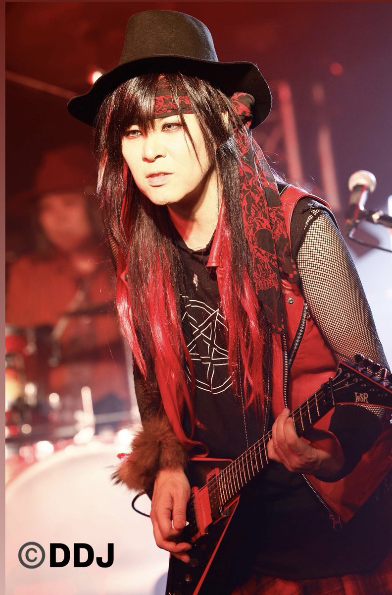 chisatochang666's tweet photo. PENICILLIN千聖Birthday Live
【ROCK ROCK -Queen X-】
2DAYS無事に終わりました。
みんな祝ってくれてありがとう☆
Perfect FlameやGaiaは久しぶりだったな☆
相変わらずギターは弾きまくりでしたが、ギャグは引かれなくて良かった、さすがバースディライブw
Winkのモノマネ（４日）とか、どのくらいの人が気づいたんだろう？w
JISの前に弾いてたギターソロっぽいのは何ですか？という質問があったんだけど、あれはジミヘンのvoodoo childという曲ですね。
さて
サポートしてくれたSession Bassist はNatsukiくん(DuelJewel)。
「とのGIG」と「ROCK ROCK」と2か月に渡りありがとう☆
骨太且つタイトなBassでカッコよかった☆
DuelJewelの全国ツアー頑張ってね！