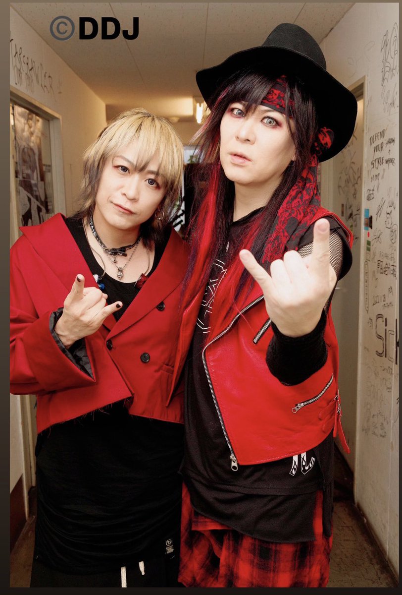 chisatochang666's tweet photo. PENICILLIN千聖Birthday Live
【ROCK ROCK -Queen X-】
2DAYS無事に終わりました。
みんな祝ってくれてありがとう☆
Perfect FlameやGaiaは久しぶりだったな☆
相変わらずギターは弾きまくりでしたが、ギャグは引かれなくて良かった、さすがバースディライブw
Winkのモノマネ（４日）とか、どのくらいの人が気づいたんだろう？w
JISの前に弾いてたギターソロっぽいのは何ですか？という質問があったんだけど、あれはジミヘンのvoodoo childという曲ですね。
さて
サポートしてくれたSession Bassist はNatsukiくん(DuelJewel)。
「とのGIG」と「ROCK ROCK」と2か月に渡りありがとう☆
骨太且つタイトなBassでカッコよかった☆
DuelJewelの全国ツアー頑張ってね！