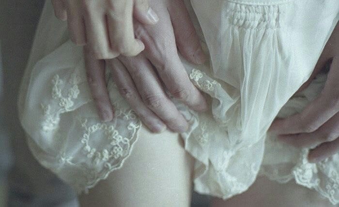 mwloditties's tweet photo. the delicacy of the touch 🤲🏻 . https://t.co/1Kb1E5SWN0