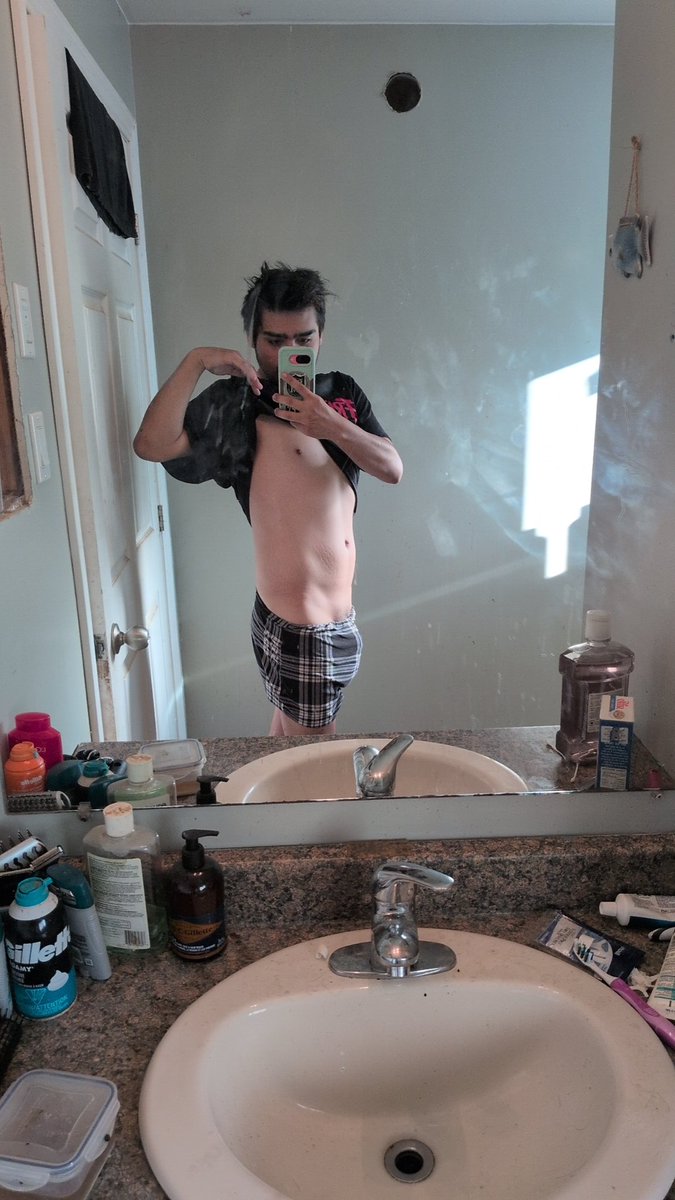 DavidCy39587092's tweet photo. 🫤 i don't know nothing about looking good but here you go i try to look good https://t.co/qkXbV1mMFu