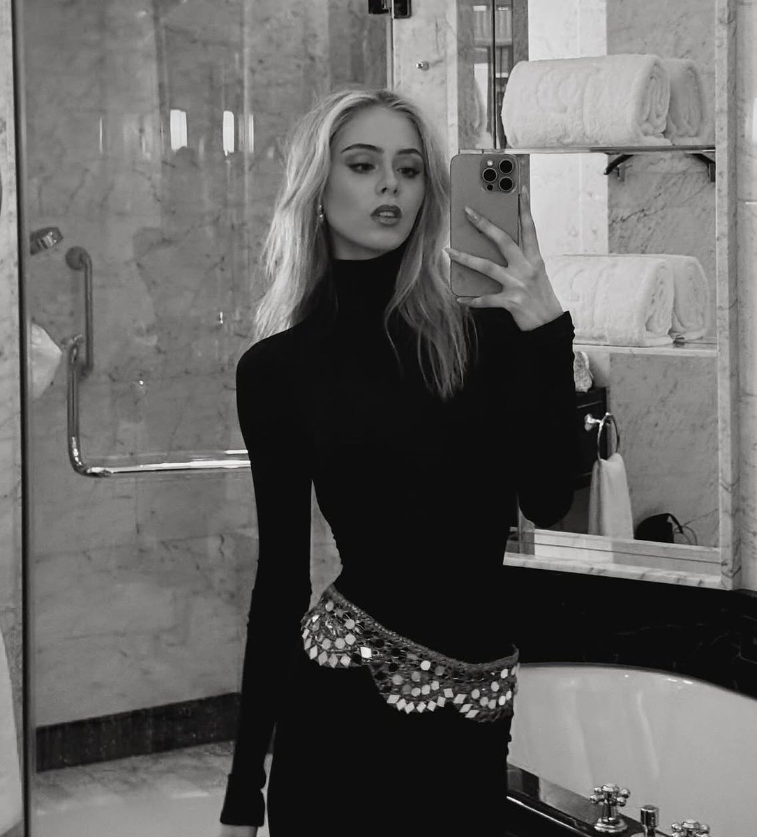 vmpiresse's tweet photo. ⊹ ࣪ ˖ friend   request  

name: Sophie 
nickname: soph 
status: Soltera
os: No labeled 
age: 24
zodiac sign: Scorpio 
fav season: Verano 
(⠀+⠀)⠀:⠀fashion, drinks, fotografia, leer,fiestas,etc
🩶 ⠀⠀= ⠀⠀DM.
#fakeland #roleplay https://t.co/dzgXYNAWmt