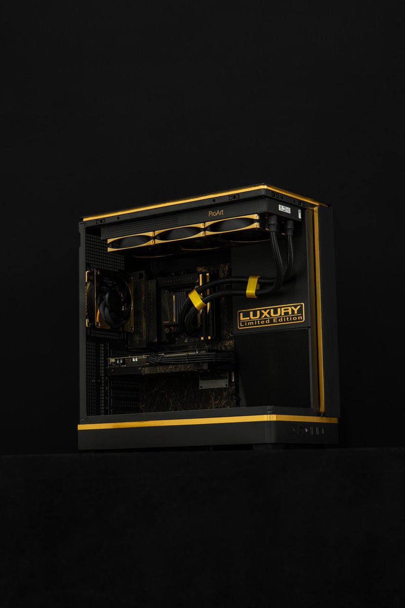 Aguel_design's tweet photo. Collab with @Montech_hq 
Black/gold theme build in King45 case 🤴🏻
Golden fans from @alphacool 
Custom marble panels 👌🏻 https://t.co/n8r2c4M0bM