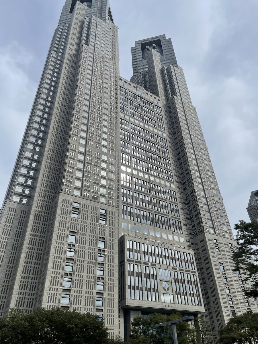 Death_l3_'s tweet photo. 都庁でけぇ〜 https://t.co/pnXTHtdgoL