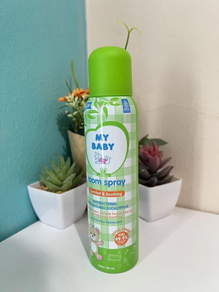 putrisyarifah25's tweet photo. AKU KALAH SAMA RACUNAN NETIZEN.
sebagai pecinta versi telonnya, ternyata ada room spray juga dong 😭💚
Wanginya seger khas eucalyptus, vibes-nya mirip habis pakai freshcare tapi lebih soft dan nyaman di kamar. Biasanya aku semprotin 5 menit sebelum tidur. https://t.co/X7imPIBW1p