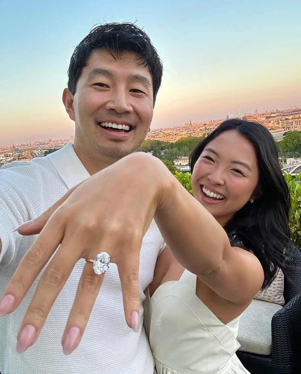 MCU_Fanatics's tweet photo. Simu Liu officially gives up one of his 10 rings https://t.co/SzPP8ZpQq7