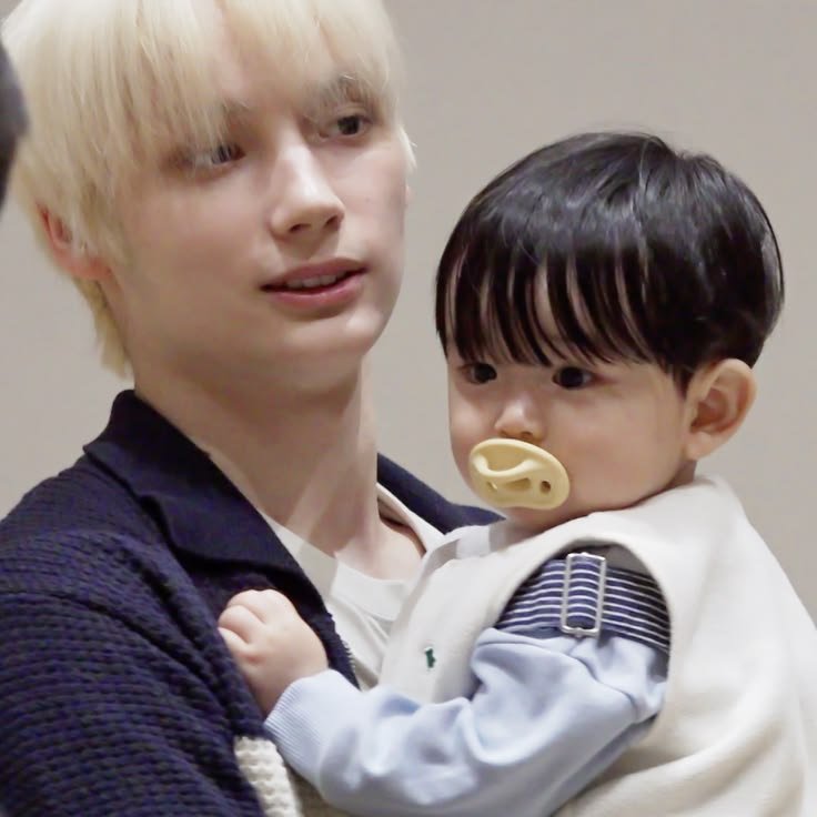 candyyoukaroll's tweet photo. Yoojun being carried by his dads. ๐ฅน๐ค๐ซถ๐ผโจ
#TXT #YEONJUNTXT #SOOBINTXT #HUENINGKAITXT #BEOMGYUTXT #TAEHYUNTXT https://t.co/GNBUcJ4Y1w