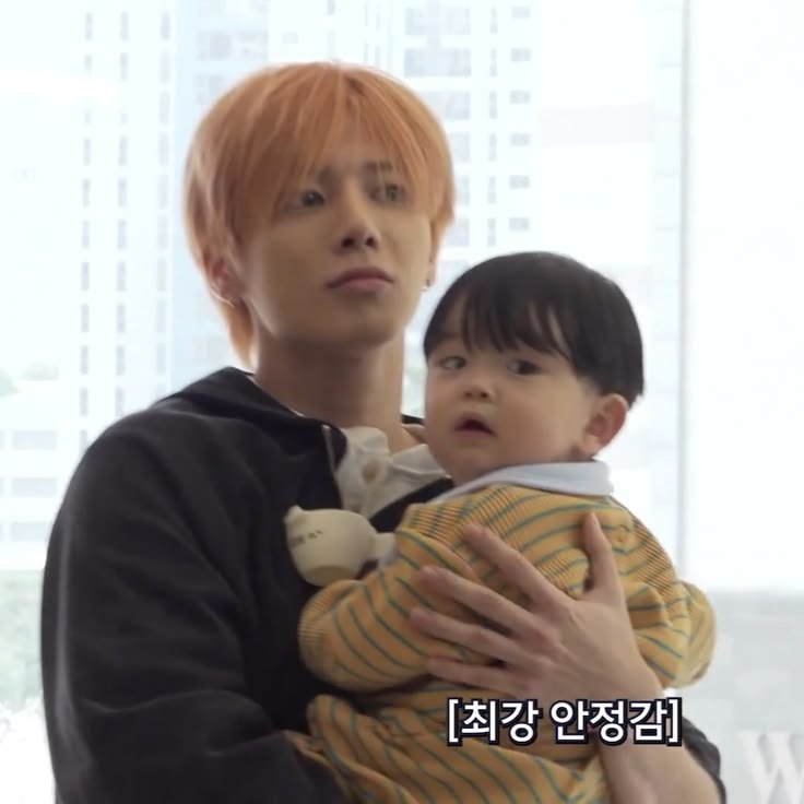 candyyoukaroll's tweet photo. Yoojun being carried by his dads. ๐ฅน๐ค๐ซถ๐ผโจ
#TXT #YEONJUNTXT #SOOBINTXT #HUENINGKAITXT #BEOMGYUTXT #TAEHYUNTXT https://t.co/GNBUcJ4Y1w