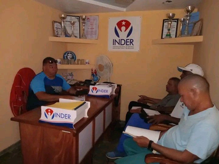 PedroACeja3414's tweet photo. #InderGuane 
A pesar de la situación que presenta el país para la movilidad los directores de los combinados deportivos de nuestro municipio #Guane hacen un esfuerzo y participan en la puntualización semanal cada lunes. #GenteaQueSuman. https://t.co/iuNVmjIgEB