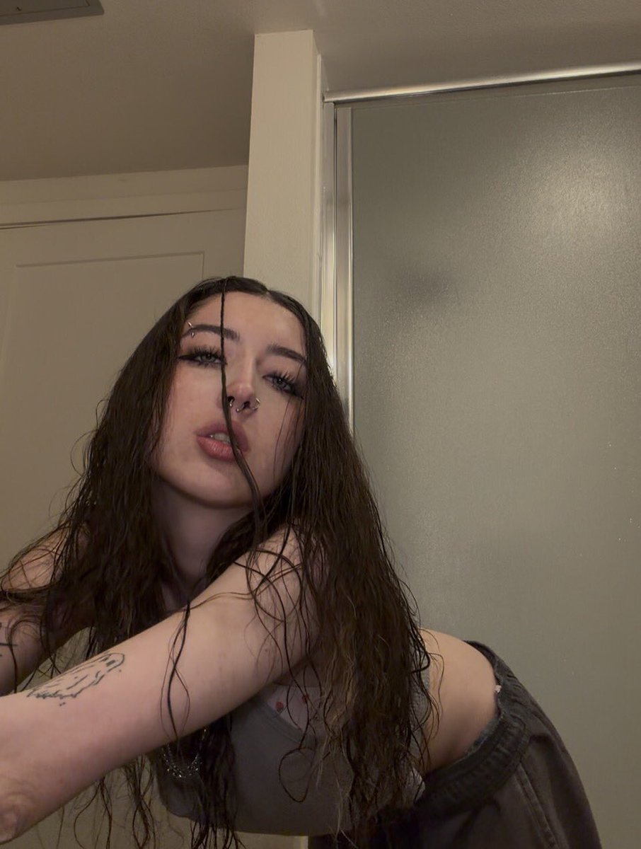 fioramzm's tweet photo. Would you survive a night out with me? 👀💋 https://t.co/2T2bE2CgbV