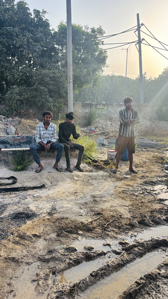 vikrantdab's tweet photo. Dear @dcsonipat @cmohry @CPCB_OFFICIAL @CAQM_Official Reporting illegal open burning / heavy pollution at Sonipat at 7:00 am See attached photos as evidence. This poses an immediate public health and environmental hazard for nearby residents. https://t.co/M1TZA7brbT