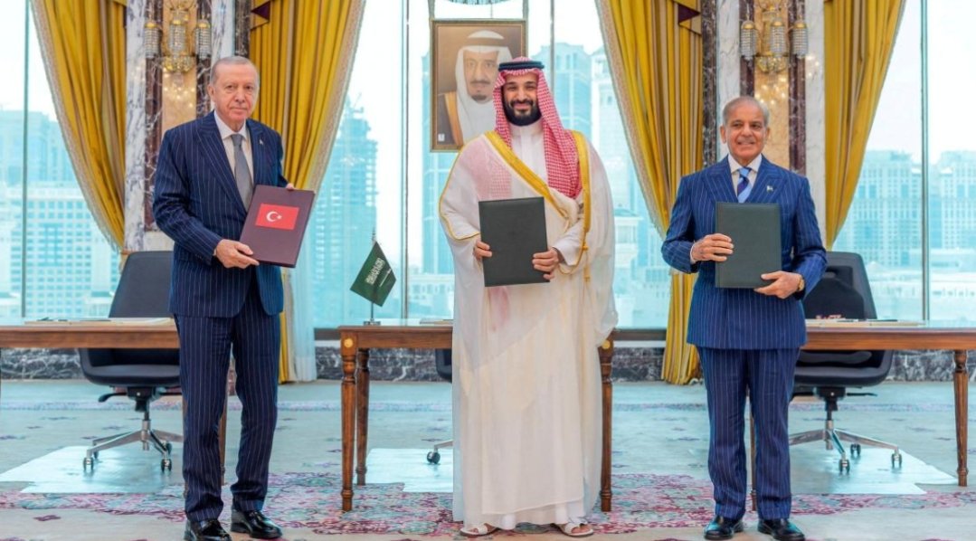 imrafi02's tweet photo. Saudi Arabia, Turkey और Pakistan के बीच बने Mecca defence alliance ने Saudi पर हमलों के जवाब में collective deterrence measures सक्रिय करने पर सहमति जताई है। 
#SaudiArabia #Pakistan #Turkey #Gulf #MiddleEast https://t.co/RDlQewvEX2