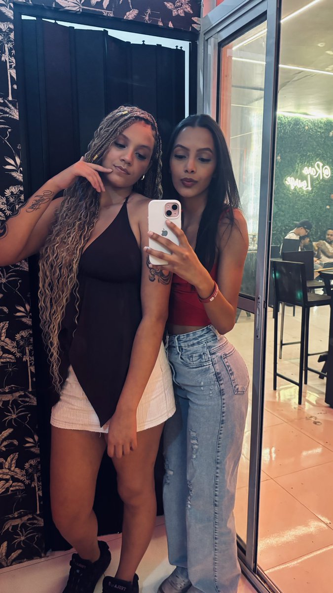euyaranunes's tweet photo. Aquelas amigas que servem beleza https://t.co/WxnSn75uCt