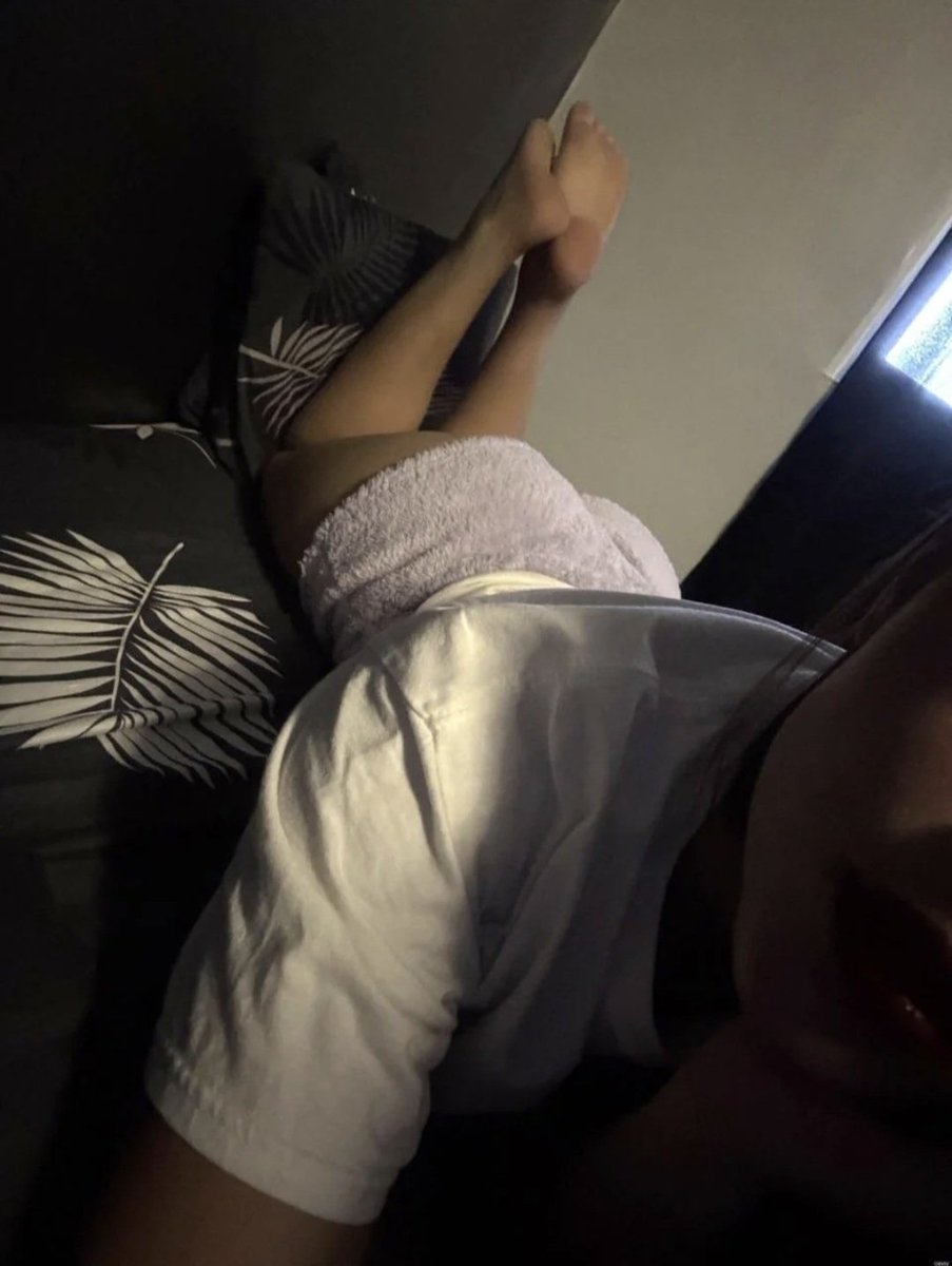 toebeansierra's tweet photo. Work done, gym done, dinner done, masturbation done. Lol. Time to chill and watch The Office. What are your plans for the evening? 😍😍😍😍😍🥰🥰🥰🥰🥰 #feet #feetup #thepose #pose #lounge #sexy #native #navajo #girlie https://t.co/NDGfRgLng3