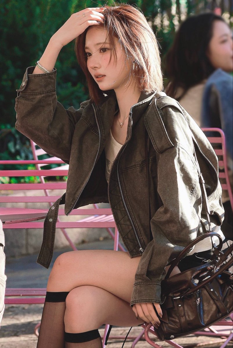 picscjiwoo's tweet photo. SHE’S SO FINE MYGOOOD #JIWOO #지우 https://t.co/bnTtnrCdQI