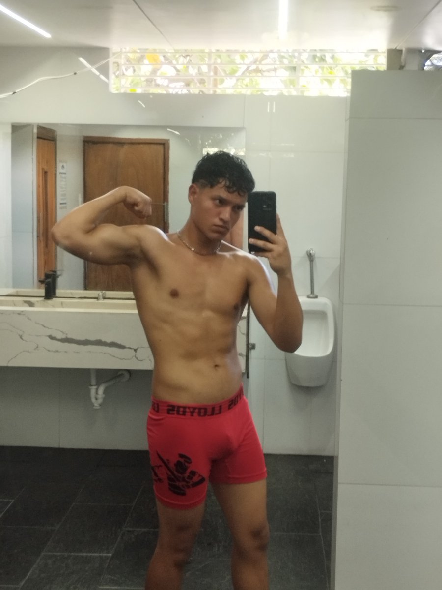 cris69ale's tweet photo. Foticos post entreno 👀 (me tomé muchísimas más) https://t.co/InNqxIkfzb