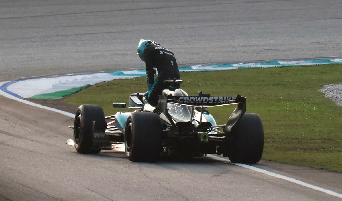 F1GuyDan's tweet photo. Mercedes has been the most reliable constructor this year with more laps completed than any other team (1,828)

👍 Kimi Antonelli is 1st in laps completed (956)
👎 George Russell is outside the top 10 in laps completed (872) https://t.co/x5koCmmDUt
