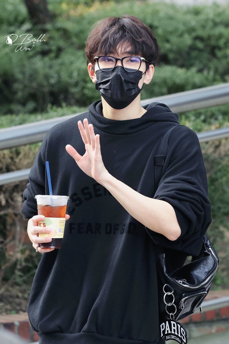 EVERIY17's tweet photo. ⋆˚🐾˖°
Wonwoo's hair so fluffy
#wonwoo https://t.co/bmsuxLg9jZ