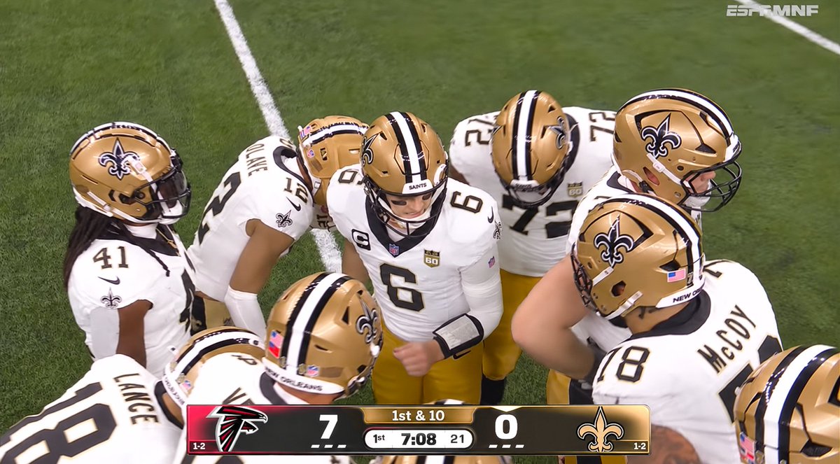 rclemente2121's tweet photo. saints need to up their gold game, just sayin'... https://t.co/oIhzcf2HBL