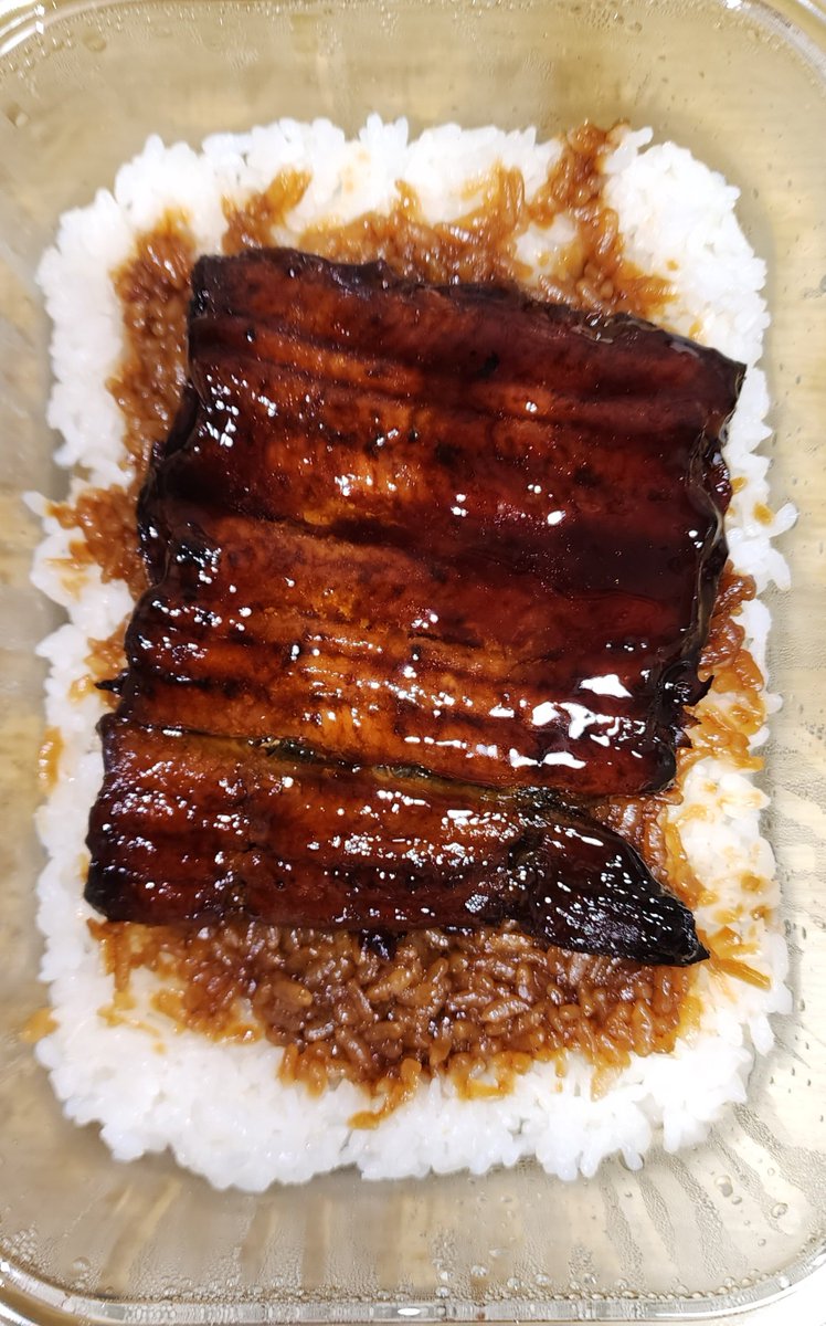 Kenmaxdailylife's tweet photo. 今日のお弁当😋🍴🍱♬*

うなぎ弁当

シンプル過ぎて何も言えねえ🤣

浜松は晴れてて暑いです🥵

午後も頑張ろー💪✨️ https://t.co/pZp4IjaXRK