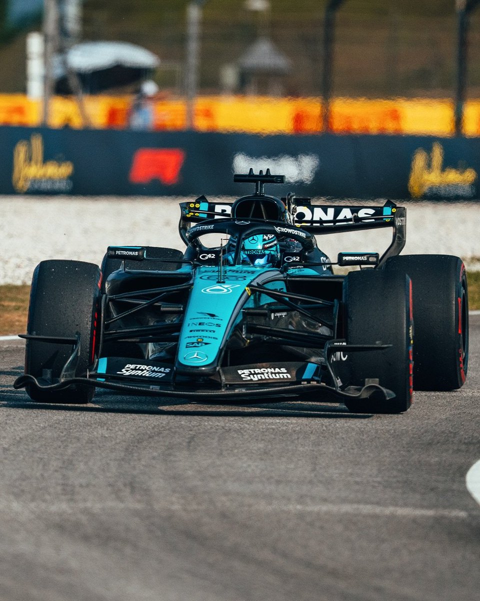 F1Mercedesrp's tweet photo. Kimi setting the pace in final practice. Next up, Sepang Quali ๐ช
#F1RP #BahrainGPRP - @Formula1FRP https://t.co/zQRxY0RBv8