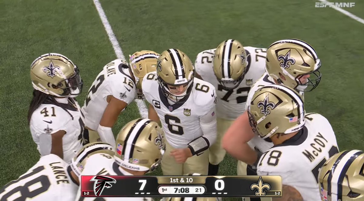 rclemente2121's tweet photo. saints need to up their gold game, just sayin'... https://t.co/oIhzcf2HBL
