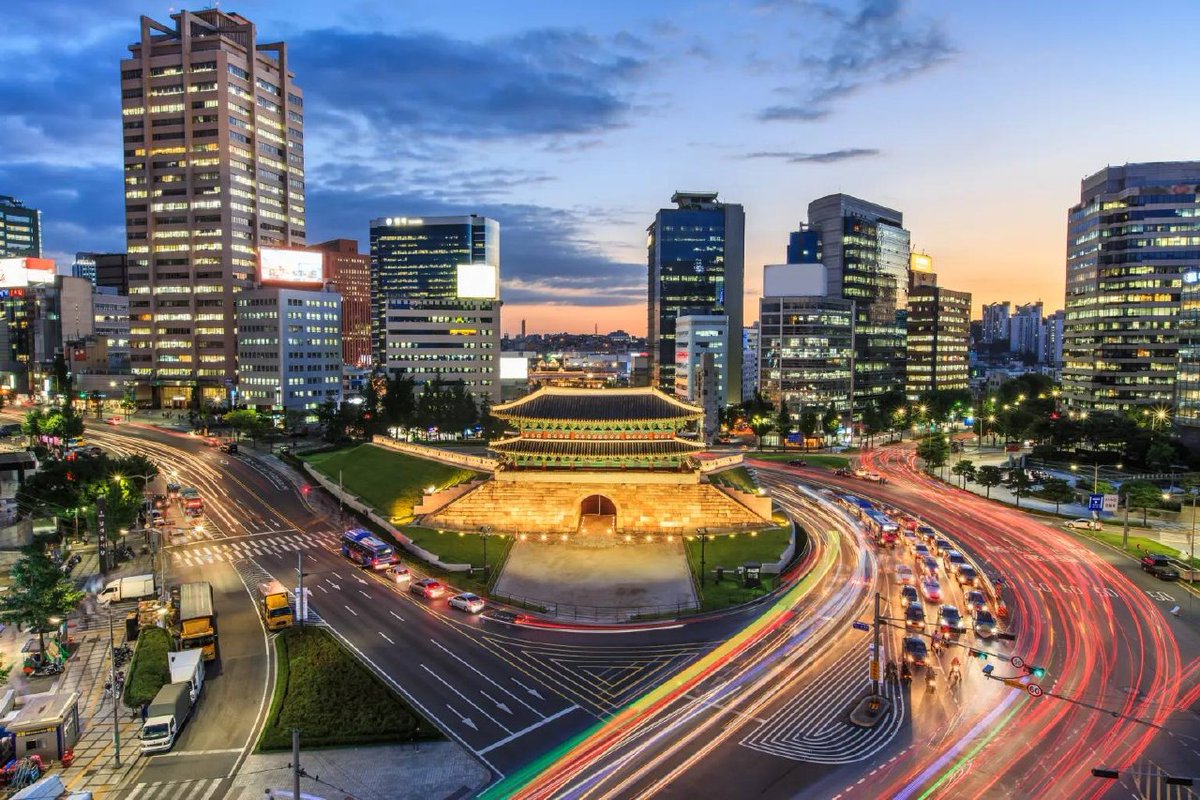 AutoBot_IO's tweet photo. South Korea is planning $900B+ in AI-era investment across data centers, chips, HBM and physical AI through 2035. Samsung and SK are already committing hundreds of billions. The real race may be infrastructure, not just models. 🇰🇷 https://t.co/gnVRZqgUxw