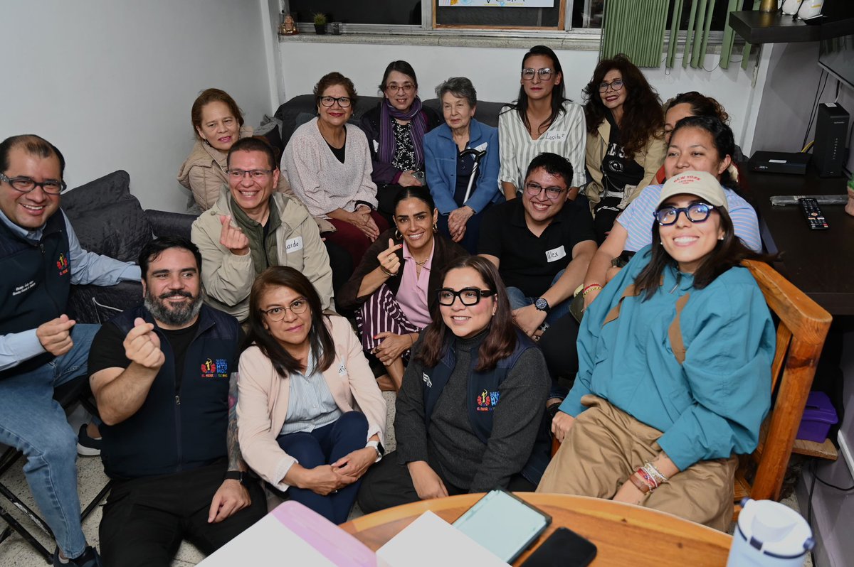 AlessandraRdlv's tweet photo. Hoy estuvimos en Alcaldesa en tu Casa, escuchando y resolviendo junto a nuestras vecinas y vecinos.

Tlatelolco cuenta con nosotros. Aquí estamos y aquí seguimos. ❤️‍🔥 https://t.co/EdDuQyq1K9