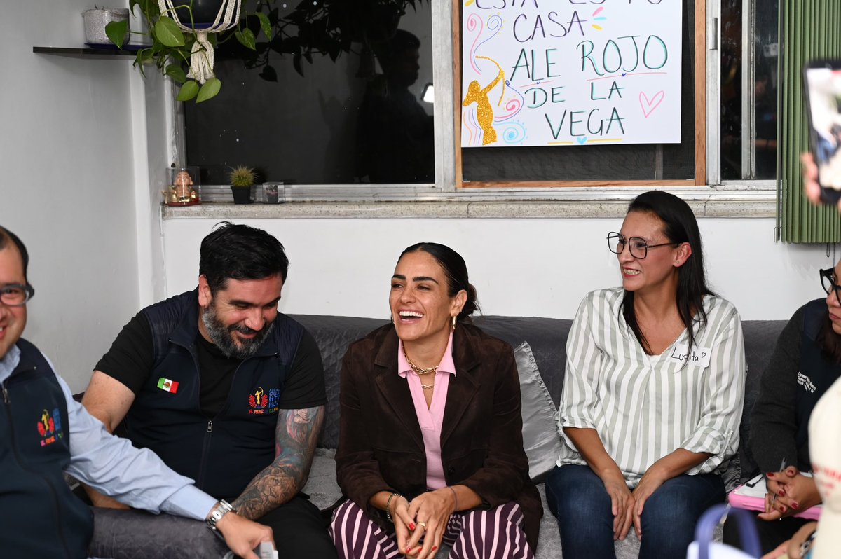 AlessandraRdlv's tweet photo. Hoy estuvimos en Alcaldesa en tu Casa, escuchando y resolviendo junto a nuestras vecinas y vecinos.

Tlatelolco cuenta con nosotros. Aquí estamos y aquí seguimos. ❤️‍🔥 https://t.co/EdDuQyq1K9