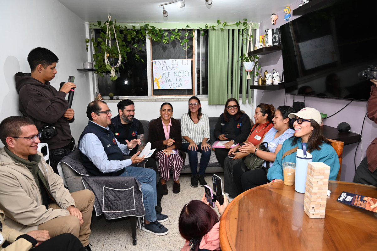 AlessandraRdlv's tweet photo. Hoy estuvimos en Alcaldesa en tu Casa, escuchando y resolviendo junto a nuestras vecinas y vecinos.

Tlatelolco cuenta con nosotros. Aquí estamos y aquí seguimos. ❤️‍🔥 https://t.co/EdDuQyq1K9