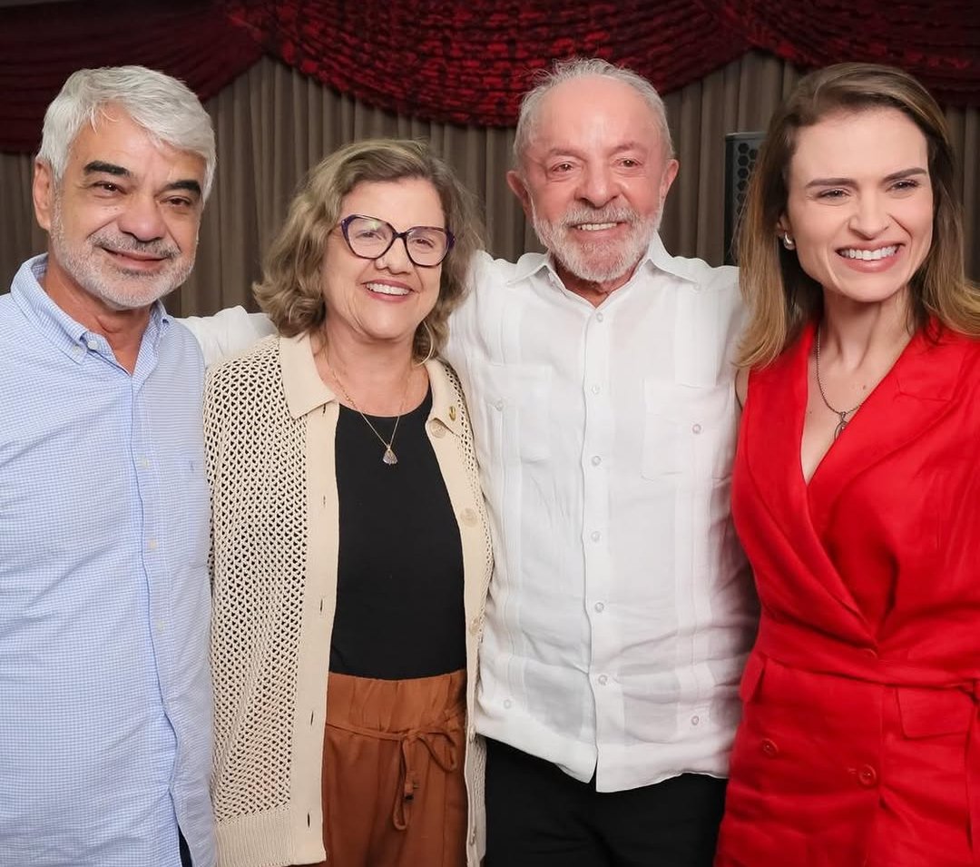 AecioPaula's tweet photo. Lula reunido com a nova bancada de Pernambuco no Senado https://t.co/vMFTTCkywZ