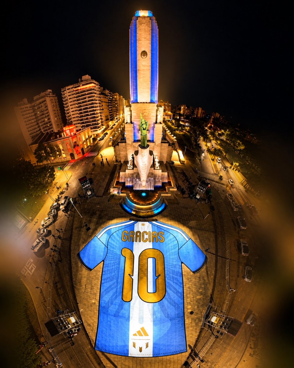 Nicoambrogi's tweet photo. Rosario. Monumento a La Bandera ahora. 

Gracias 🔟 🇦🇷 https://t.co/60FkBQtPNg