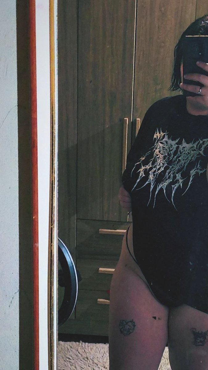 ketykw's tweet photo. Aceitaria ser o corninho de uma gótica dessas? 🔥🤟🏻 https://t.co/BrqI3IEpIo