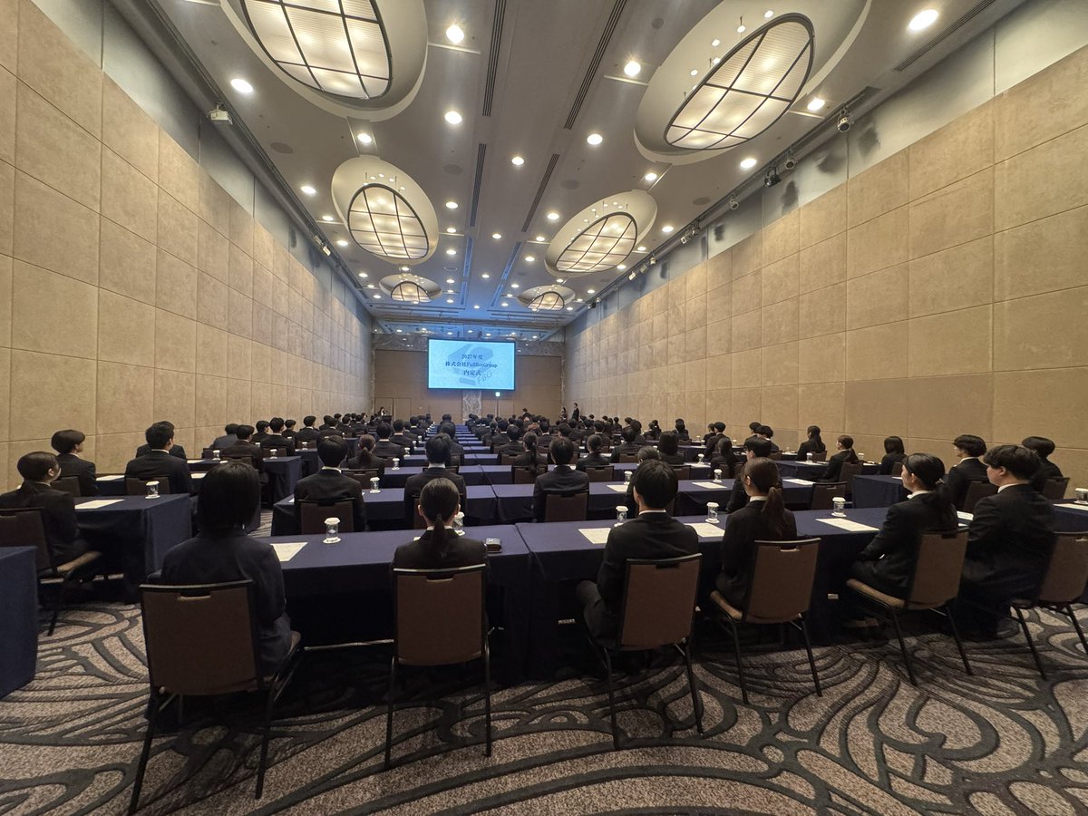 eri_0423_HRteam's tweet photo. 2027年度新卒内定式🌿

125名

こんなに多くの学生に意思決定してもらえる会社になったんだなと🏢

私が入社した時の4倍以上

未来がワクワクします🤝💗 https://t.co/EJxeWcMYR4