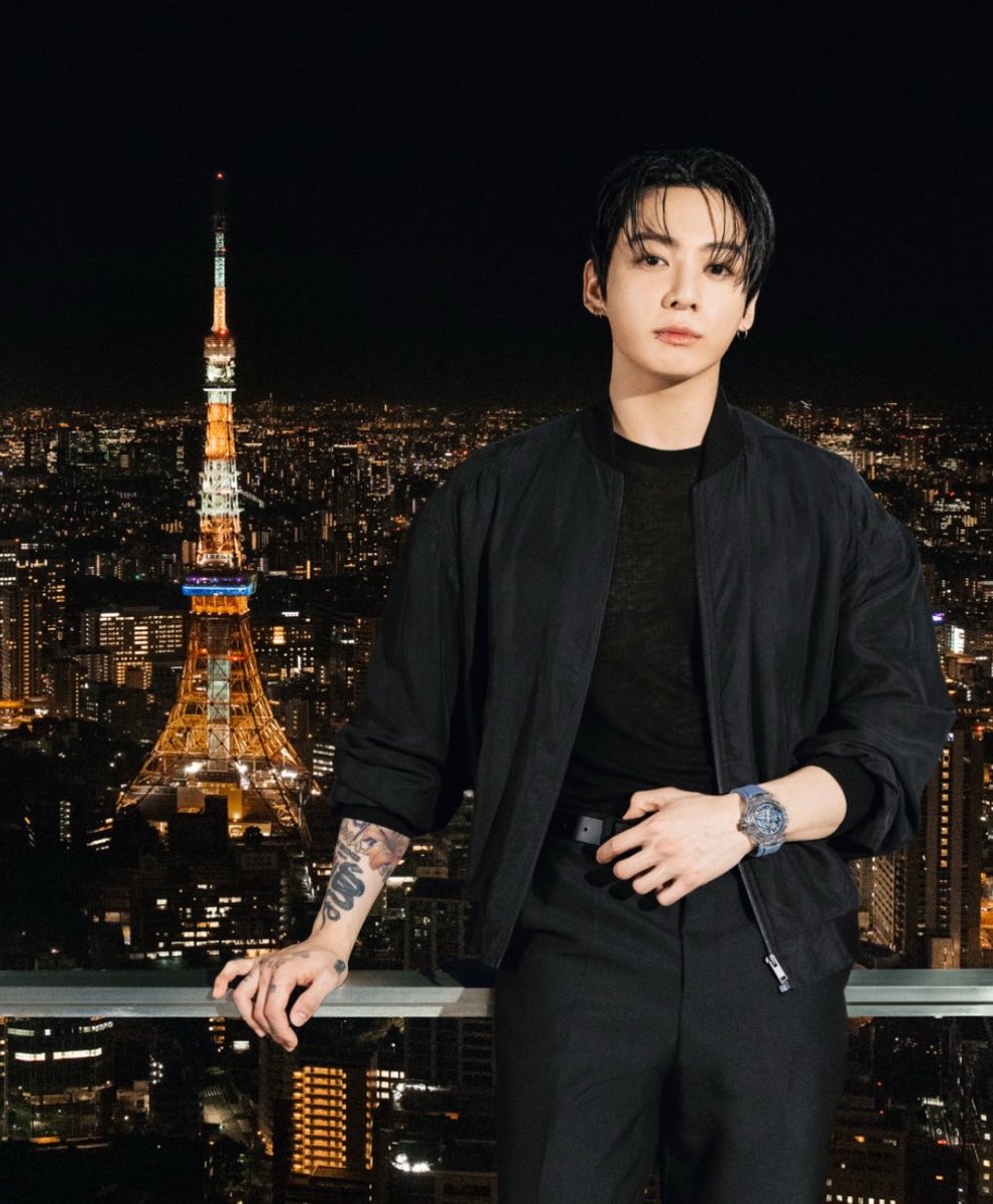 sugamihoney's tweet photo. — Nueva foto de #JUNGKOOK para HUBLOT, LUCE DEMASIADO GUAPISIMO 😭💜

🔗 https://t.co/AsJRCCQSvh

JUNGKOOK FOR HUBLOT
JUNGKOOK GLOBAL HUBLOT AMBASSADOR 
#JUNGKOOKxHUBLOT 
#JUNGKOOKForHUBLOT https://t.co/3mRmgMYCUg
