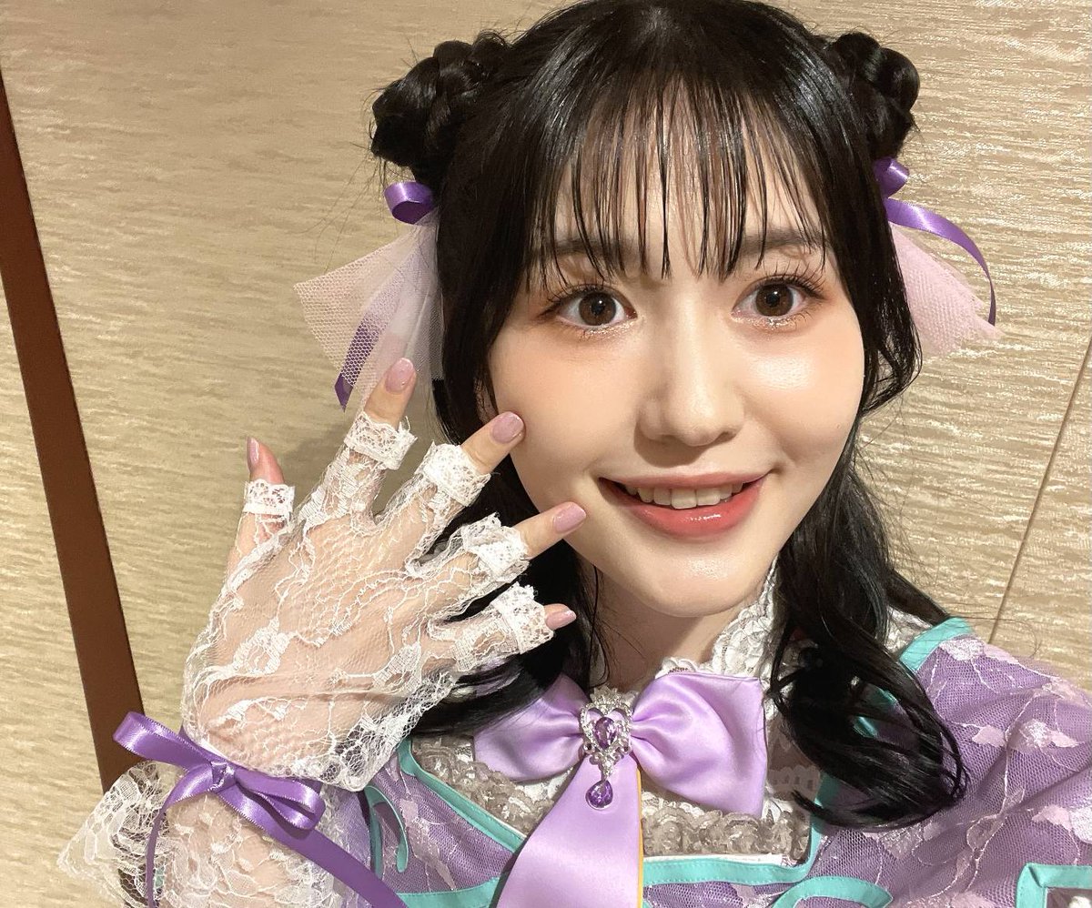 Senga_Hikari's tweet photo. ライブで着た衣装の好きなところ🌟

・ケープ
・ネクタイとチャーム
・トップスのボタン
・腰の大きなリボン
・背中側の揺れるチュール（？）
・手袋
・髪飾り

全部好きなことが分かりました🥰

#たんプリ #precure #プリキュア https://t.co/lT2y9DPPhD