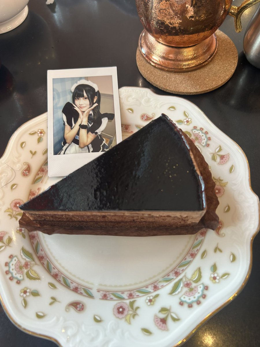 donchantei's tweet photo. 平日の贅沢
さめちゃんが眩しくてチェキがぼやける
#おサメどき https://t.co/tZZbLzL1vy