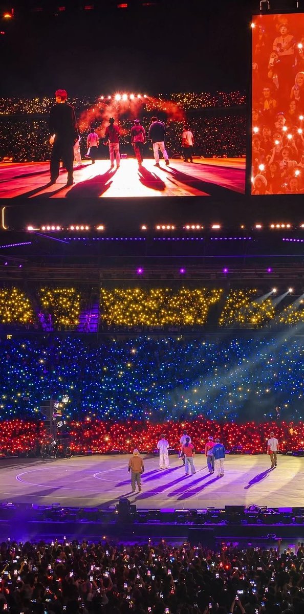 ARMYBogotaCol's tweet photo. La foto perfecta si existe 💛💙❤️ 

#BTS_WORLDTOUR_ARIRANG
#BTS_WORLDTOUR_ARIRANG_BOGOTA https://t.co/eKPzucvkAK