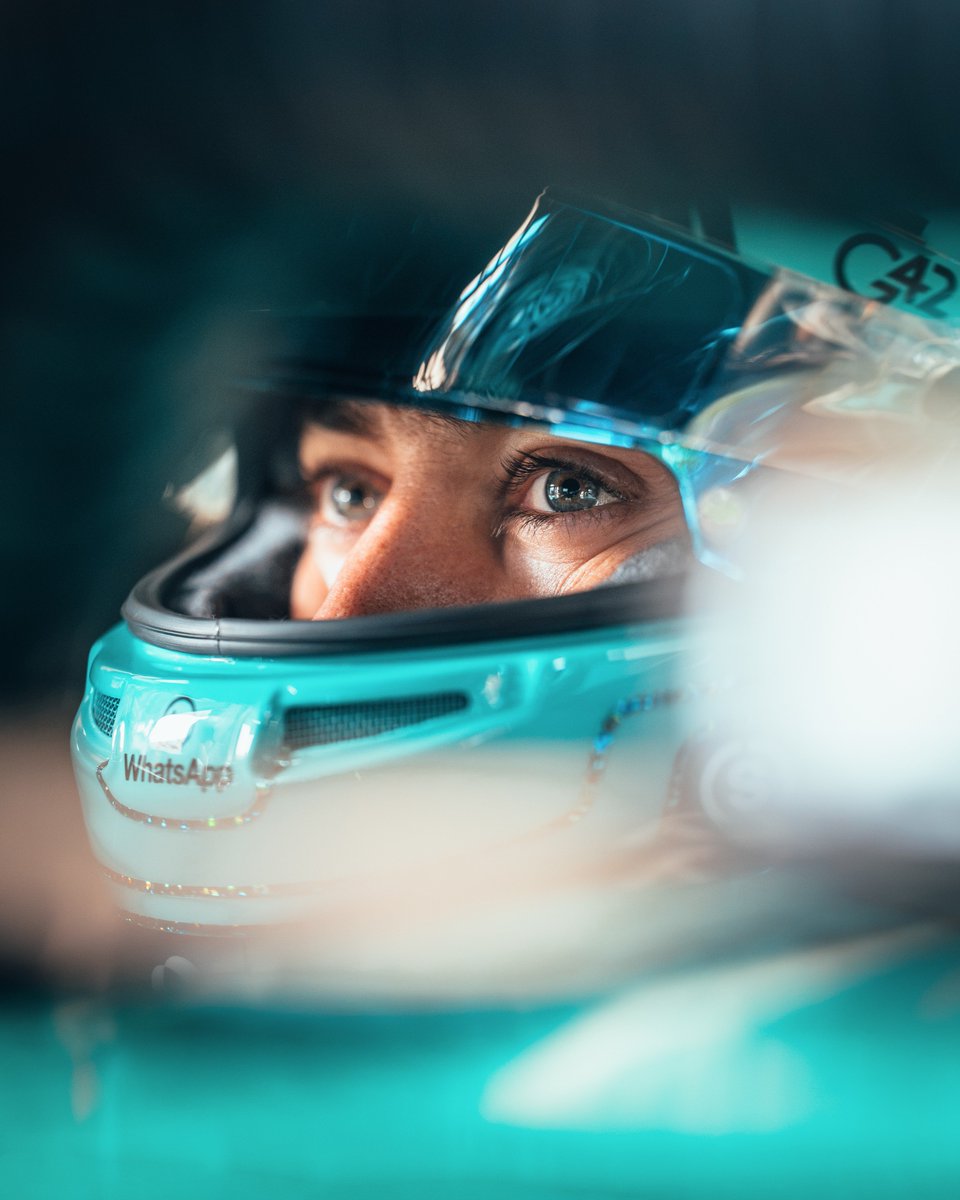 F1Mercedesrp's tweet photo. Saturday in Sepang had a bit of everything, but the highlight was seeing our fans ๐ธ
#F1RP #BahrainGPRP - @Formula1FRP https://t.co/IhNgoi660f