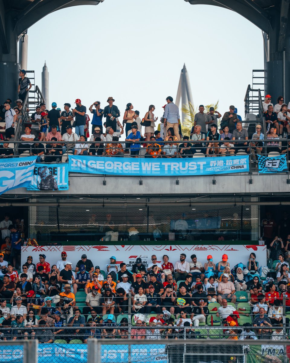 F1Mercedesrp's tweet photo. Saturday in Sepang had a bit of everything, but the highlight was seeing our fans ๐ธ
#F1RP #BahrainGPRP - @Formula1FRP https://t.co/IhNgoi660f