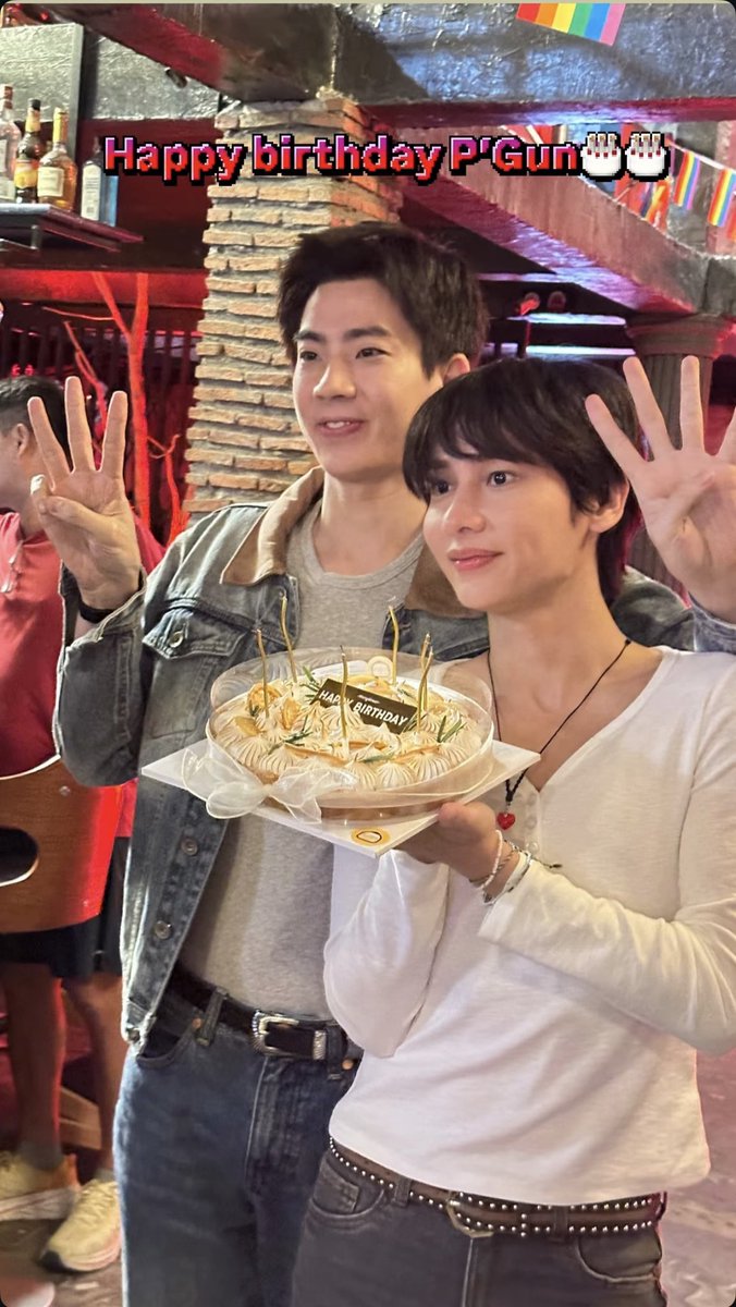 offgun_family's tweet photo. เบิร์ดเดย์บอยและเค้กบอยของเค้า~ 🎂☺️ @atthaphanp @off_tumcial 

📸 IGs : yuiisangg , s__same__

KONGPHON MINI Q6
#GunshotSeriesQ6 #GunshotSeries 
#AlwaysWithGunAtthaphan
#ออฟกัน #OffGun https://t.co/jCEpEdLeRC