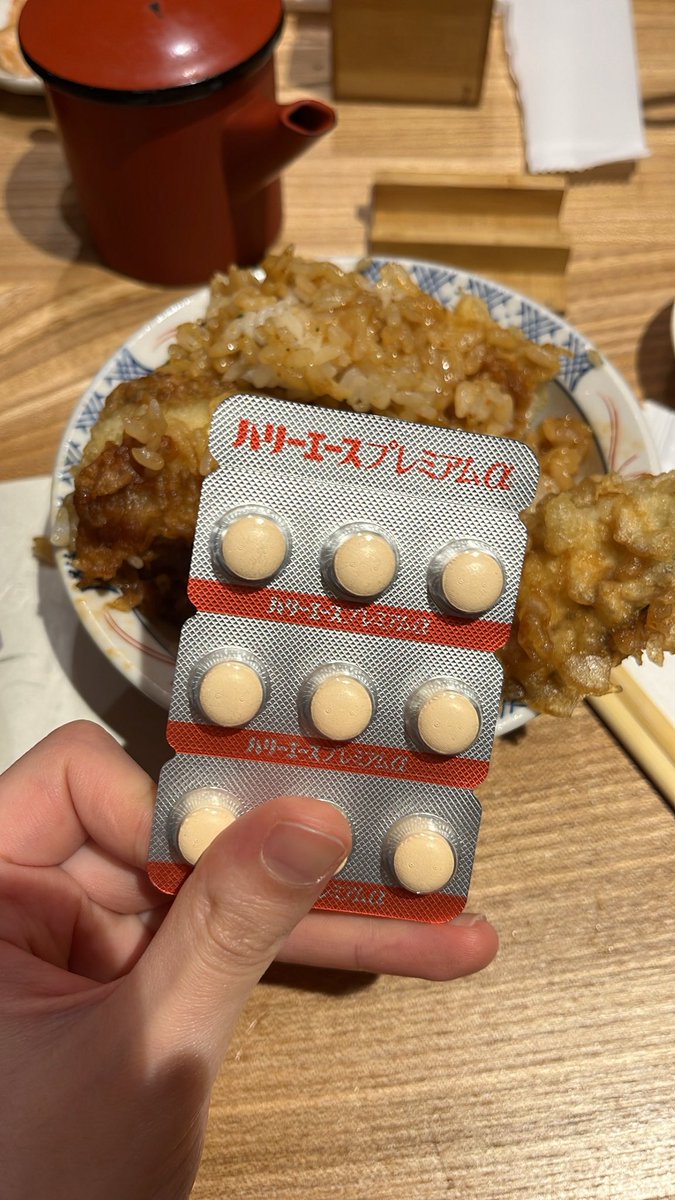 jjajan27157864's tweet photo. 일본 여행 중에
 집에 가고 싶을 정도로 아팠는데
이거 먹고 2시간 만에 멀쩡해짐;;

친구랑 둘이 목감기 때문에
골골대다가 도저히 안 되겠어서 
약국 가서 파파고 돌려가며 약사님께 
받은 종합감기약ㅋㅋ
조금 비싸긴 한데 양 개많음

나 얘 진짜 못 잊어…
일본 가면 무조건 또 살 거임ㅠㅠ https://t.co/q43aR6JdMD