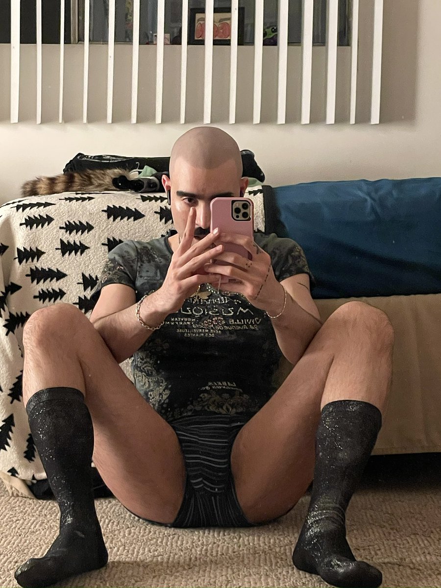 Geyyjee's tweet photo. I want my dick sucked and my pussy fucked. https://t.co/GDjfE1sc5N