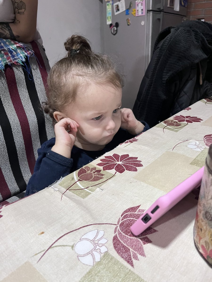 _ljuli's tweet photo. Las lindas tenemos cara de qlo 😆😗 https://t.co/1VOL31BVBF