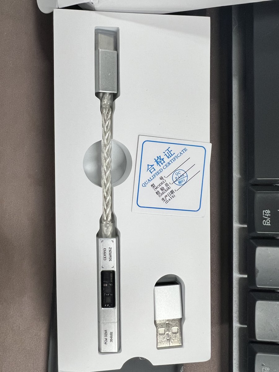 moros33240564's tweet photo. 夜のデスクで、ノートPCに変換アダプター経由でNICEHCK NK1 Ultraをつなぎました。
バラードを小さめの音量で流すと、ボーカルが一歩前に出てきます。
熱もノイズもなく、BGMにちょうどいい落ち着きです。
https://t.co/drnvwJdrCe
@hckexin
#NICEHCK #NK1Ultra #ポタオデ #AliExpress https://t.co/qNJeRS4Jwv
