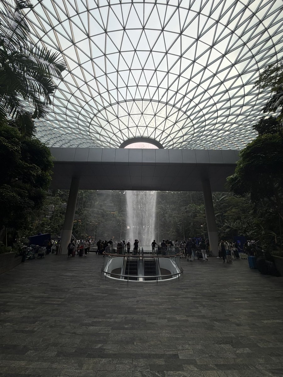 Zerone_Venture's tweet photo. Gm @token2049 👋

We're in Singapore this week 🇸🇬

Zerone Venture is a private alternative investment group focused on global capital markets and digital assets.

We'd love to meet:

Founders building across DeFi, infra, AI and consumer crypto
Co-investors and LPs
Funds, family offices and ecosystem teams

Raising or building? 

DMs open, let's grab a coffee ☕