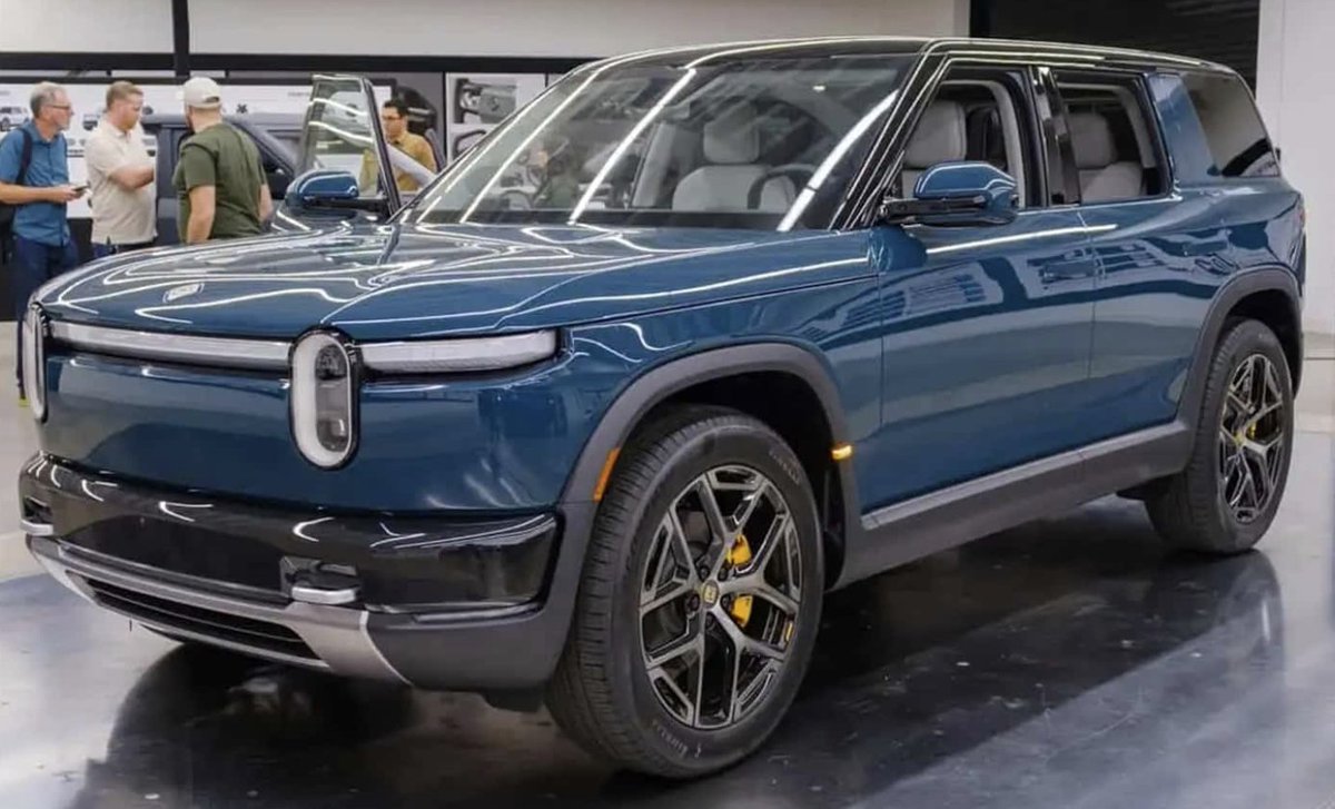 DavidDamato_'s tweet photo. Rivian delivered 19,248 vehicles in Q3, a strong jump from Q2.

Now the pressure shifts to Q4. R2 is starting to matter, but execution through year-end will tell us a lot more. https://t.co/IKFI0pF1Hf