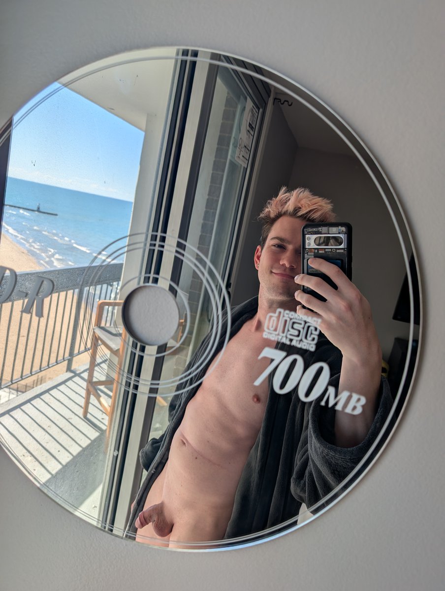 baileykirkwall's tweet photo. mirrors. https://t.co/O1FxBGOUZl