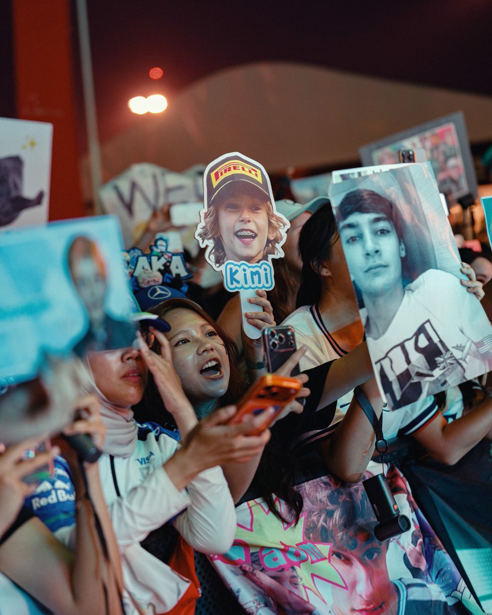 F1Mercedesrp's tweet photo. Saturday in Sepang had a bit of everything, but the highlight was seeing our fans ๐ธ
#F1RP #BahrainGPRP - @Formula1FRP https://t.co/IhNgoi660f