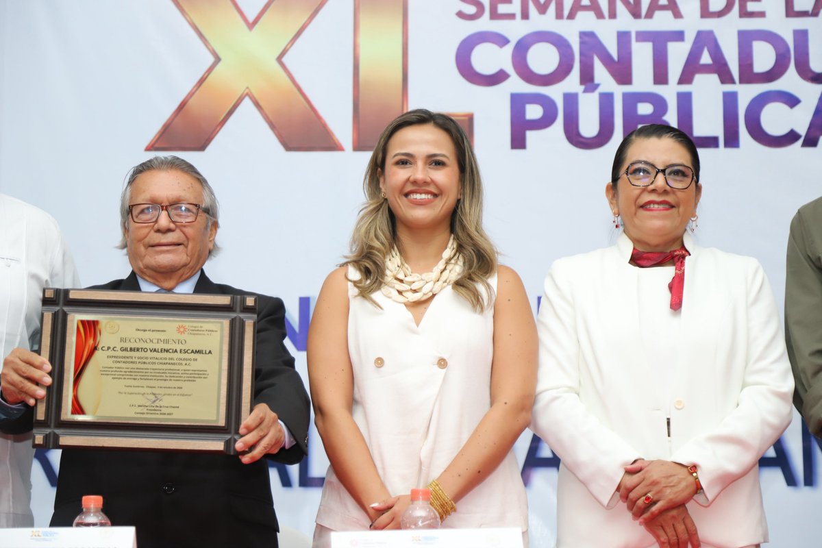 Marce_Castilloa's tweet photo. Inaugurar la XL Semana de la Contaduría Pública del Colegio de Contadores Chiapanecos es muy especial: evoca el legado de mi abuelo, el C.P. Heladio Castillo Bravo, presidente fundador, en un marco donde se reconoció la destacada trayectoria del C.P.C. Gilberto Valencia Escamilla https://t.co/SJQXLKmVYy