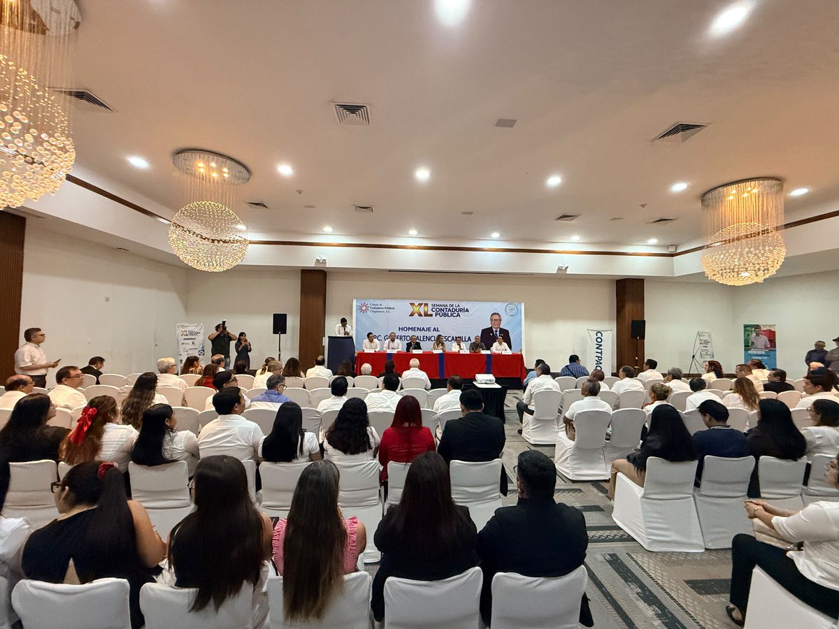 Marce_Castilloa's tweet photo. Inaugurar la XL Semana de la Contaduría Pública del Colegio de Contadores Chiapanecos es muy especial: evoca el legado de mi abuelo, el C.P. Heladio Castillo Bravo, presidente fundador, en un marco donde se reconoció la destacada trayectoria del C.P.C. Gilberto Valencia Escamilla https://t.co/SJQXLKmVYy